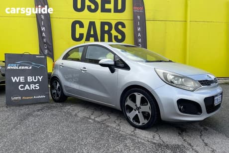 Silver 2012 Kia RIO Hatchback Si