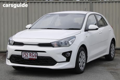 White 2023 Kia RIO Hatchback S
