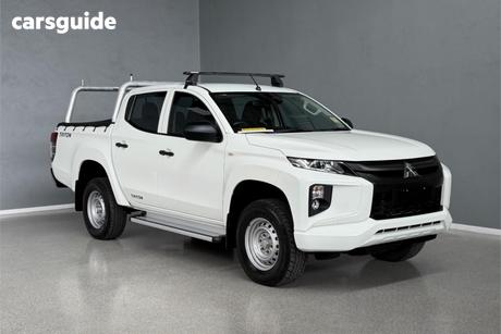 White 2022 Mitsubishi Triton Double Cab Pick Up Glx (4X2)