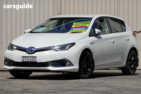 White 2018 Toyota Corolla Hatchback Hybrid