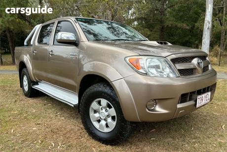 Brown 2005 Toyota Hilux Dual Cab Pick-up Sr5 (4X4)