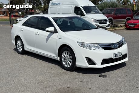 White 2014 Toyota Camry Sedan Hybrid H
