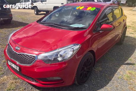 Red 2015 Kia Cerato Hatchback S