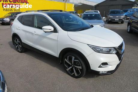 White 2017 Nissan Qashqai SUV