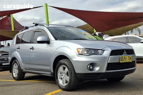 Silver 2010 Mitsubishi Outlander Wagon Ls (7 Seat)