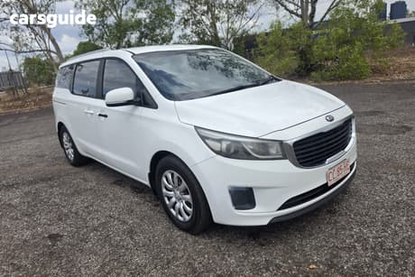 White 2015 Kia Carnival Wagon S