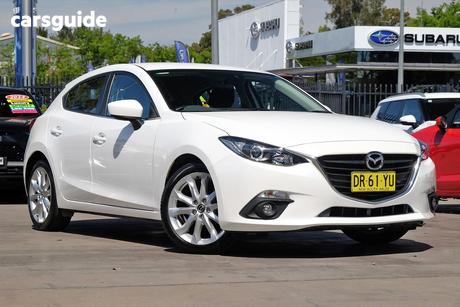 White 2015 Mazda 3 Hatchback Sp25