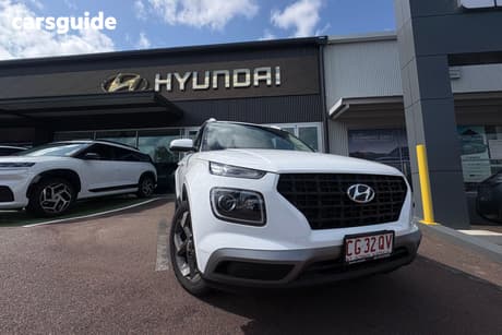 White 2025 Hyundai Venue Wagon Active