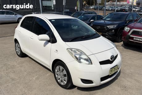 White 2010 Toyota Yaris Hatchback Yrs