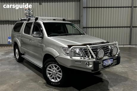 Silver 2014 Toyota Hilux Dual Cab Pick-up Sr5 (4X4)
