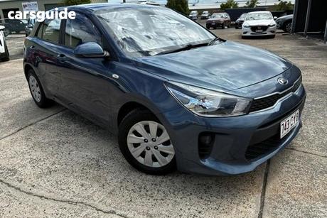 Grey 2017 Kia RIO Hatchback S