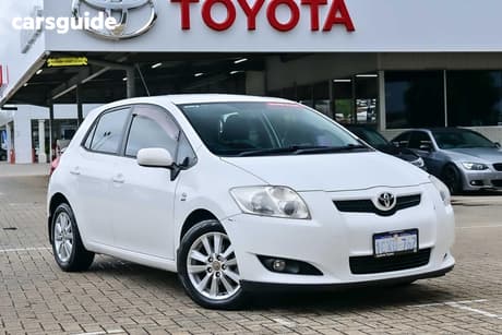 White 2008 Toyota Corolla Hatchback Conquest