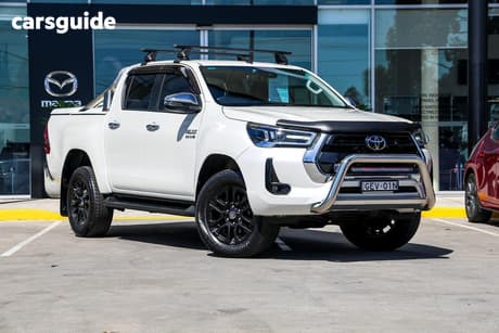White 2020 Toyota Hilux Double Cab Pick Up Sr5 (4X4)