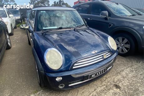 Blue 2006 Mini Cooper Hatch CHECKMATE