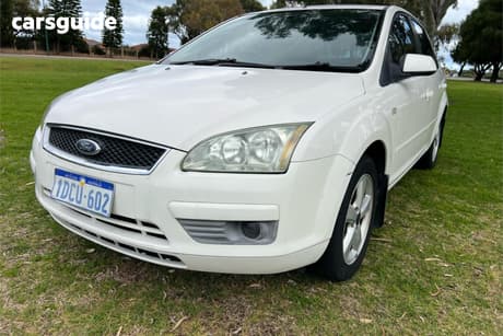 White 2006 Ford Focus Sedan Lx
