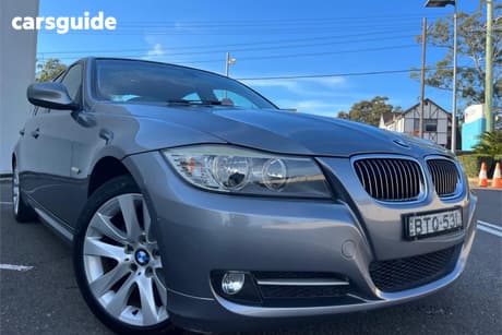 Grey 2010 BMW 320I Sedan Lifestyle