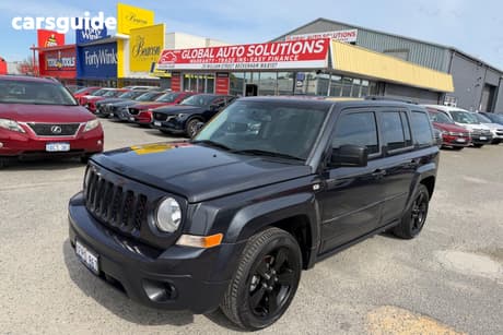 Silver 2014 Jeep Patriot SUV SPORT