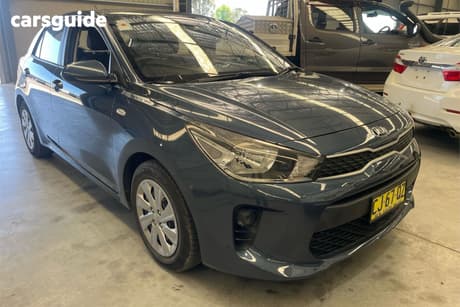 Blue 2017 Kia RIO Hatchback S