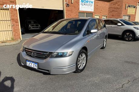 Silver 2005 Honda Odyssey Wagon Luxury