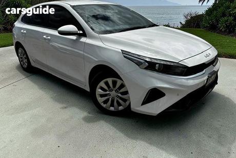 White 2023 Kia Cerato Hatchback S