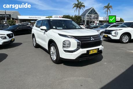 White 2024 Mitsubishi Outlander Wagon Es 7 Seat (2Wd)