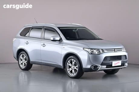 Silver 2014 Mitsubishi Outlander Wagon Es (4X2)