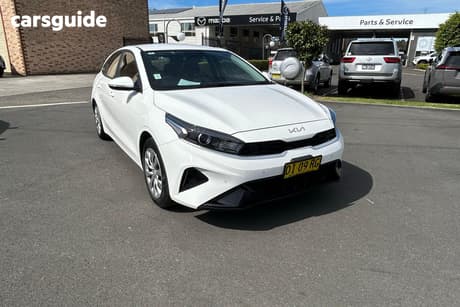 White 2024 Kia Cerato Hatchback S