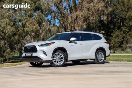 White 2022 Toyota Kluger Wagon Grande Hybrid Awd