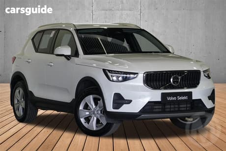 White 2025 Volvo XC40 Wagon Plus B4