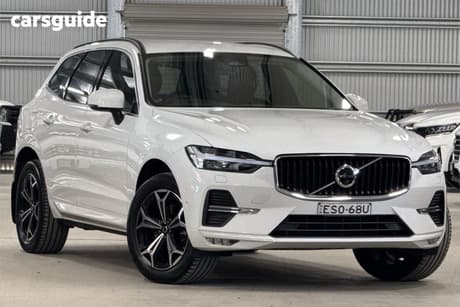 White 2022 Volvo XC60 Wagon B5 Momentum Mhev