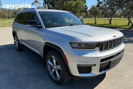 Silver 2022 Jeep Grand Cherokee Wagon Limited (4X4)