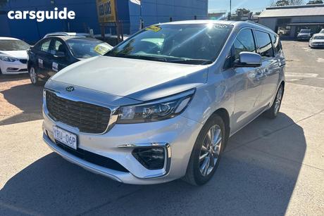 Silver 2018 Kia Carnival Wagon Platinum