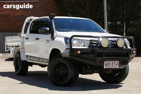 White 2017 Toyota Hilux Dual Cab Chassis Sr (4X4)