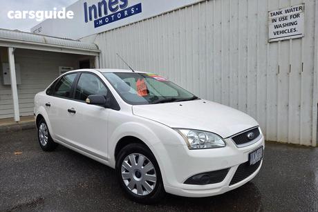 White 2008 Ford Focus Sedan CL