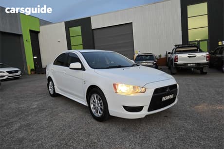 White 2010 Mitsubishi Lancer Sedan Es