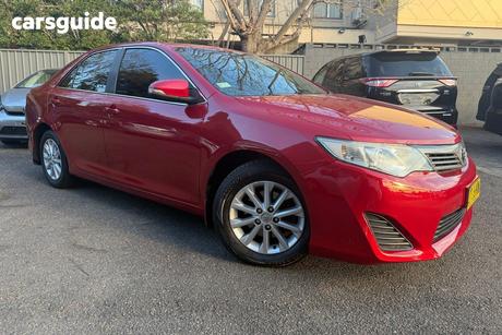 Red 2013 Toyota Camry Sedan ALTISE