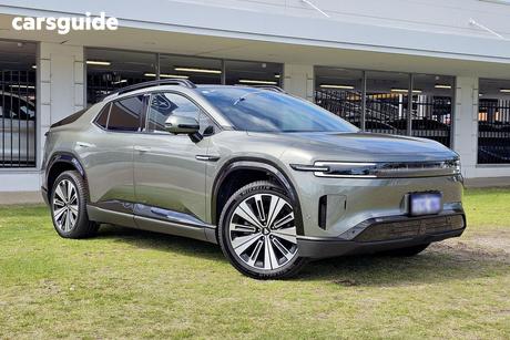 Green 2025 Deepal E07 SUV PERFORMANCE 4WD