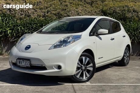White 2017 Nissan Leaf Hatch X