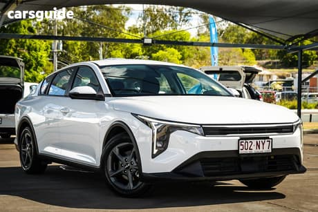 White 2025 Kia K4 Sedan S
