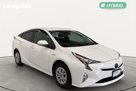 White 2018 Toyota Prius Hatch S 4WD