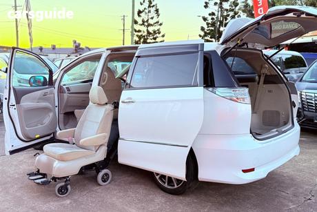 White 2010 Toyota Estima Wagon