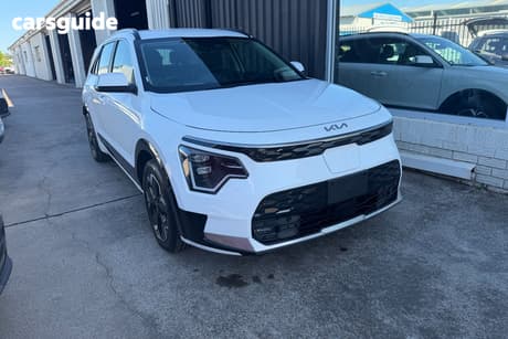 White 2024 Kia Niro Wagon Ev S