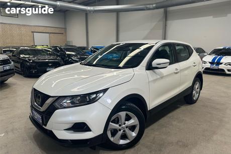 White 2018 Nissan Qashqai Wagon St