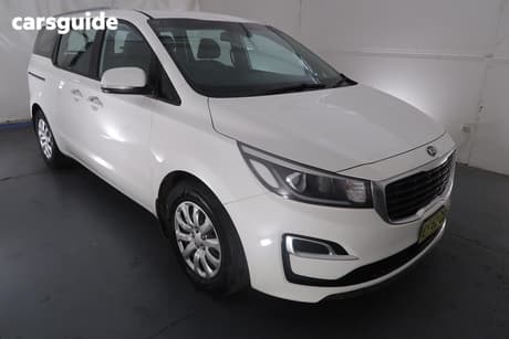 White 2018 Kia Carnival Wagon S