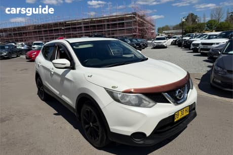 White 2015 Nissan Qashqai Wagon St (4X2)