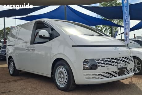 White 2022 Hyundai Staria Wagon