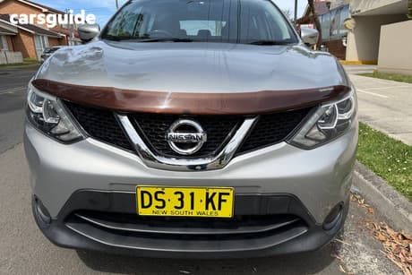Silver 2014 Nissan Qashqai Wagon St (4X2)