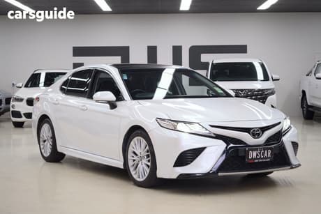 White 2018 Toyota Camry Sedan Sl