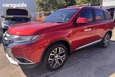 Red 2017 Mitsubishi Outlander Wagon Es 7 Seat (2Wd)