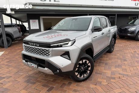 Silver 2025 Toyota Hilux Double Cab Pick Up Sr5 48V (4X4)